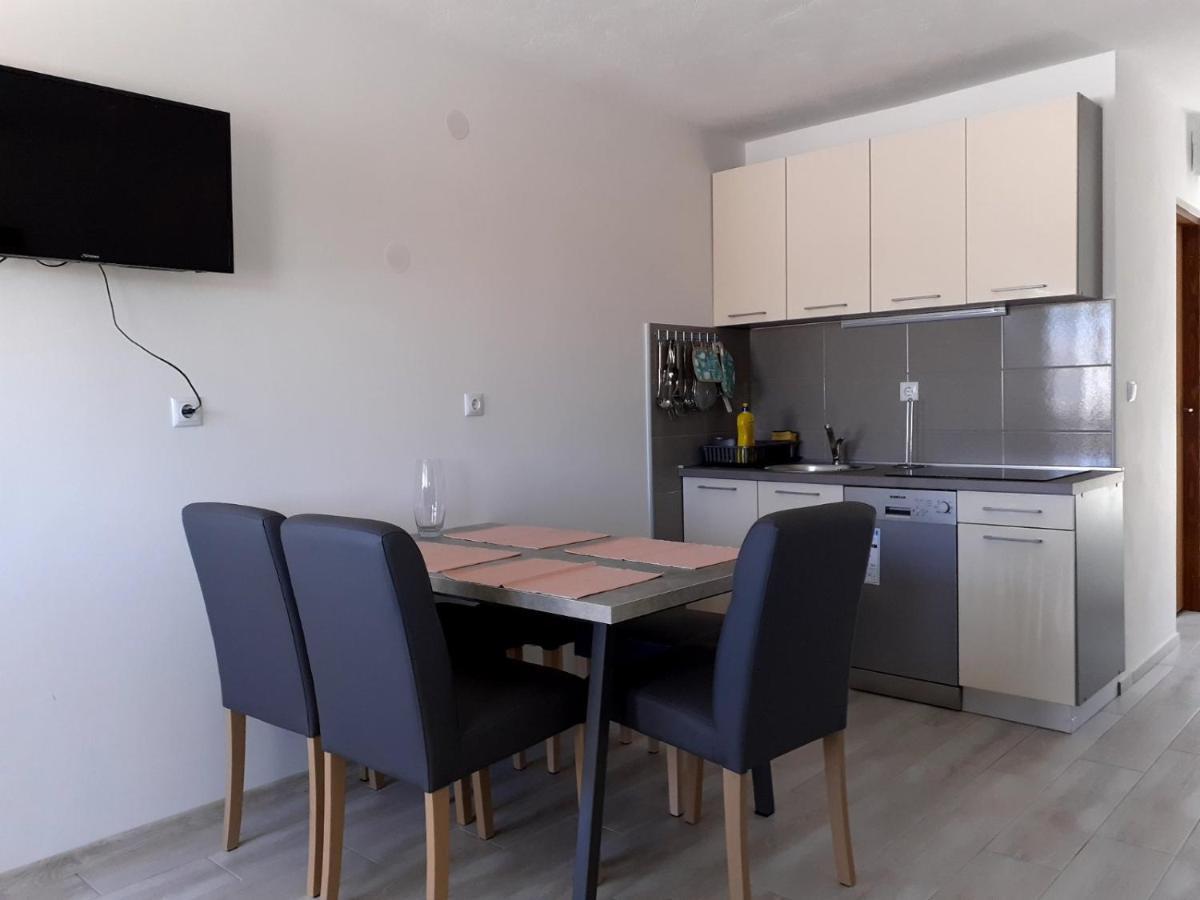 Apartmani Grumf Gornji Karin Exteriér fotografie